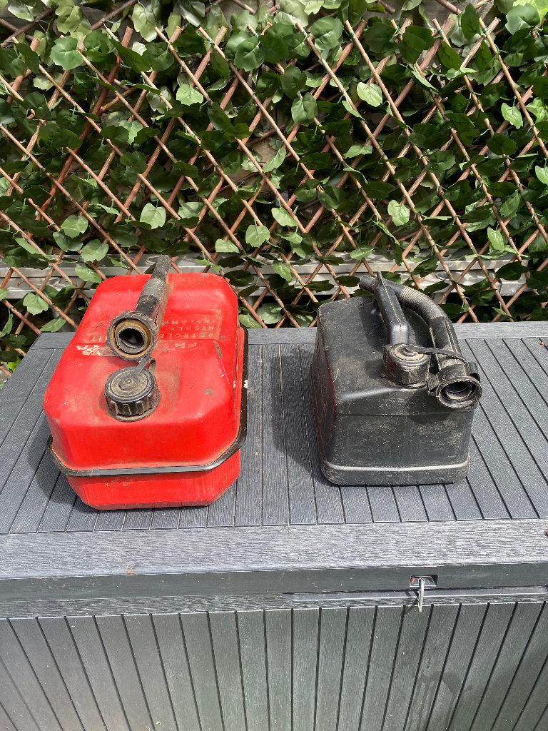 Fuel cans used for diesel and in excellent condition 