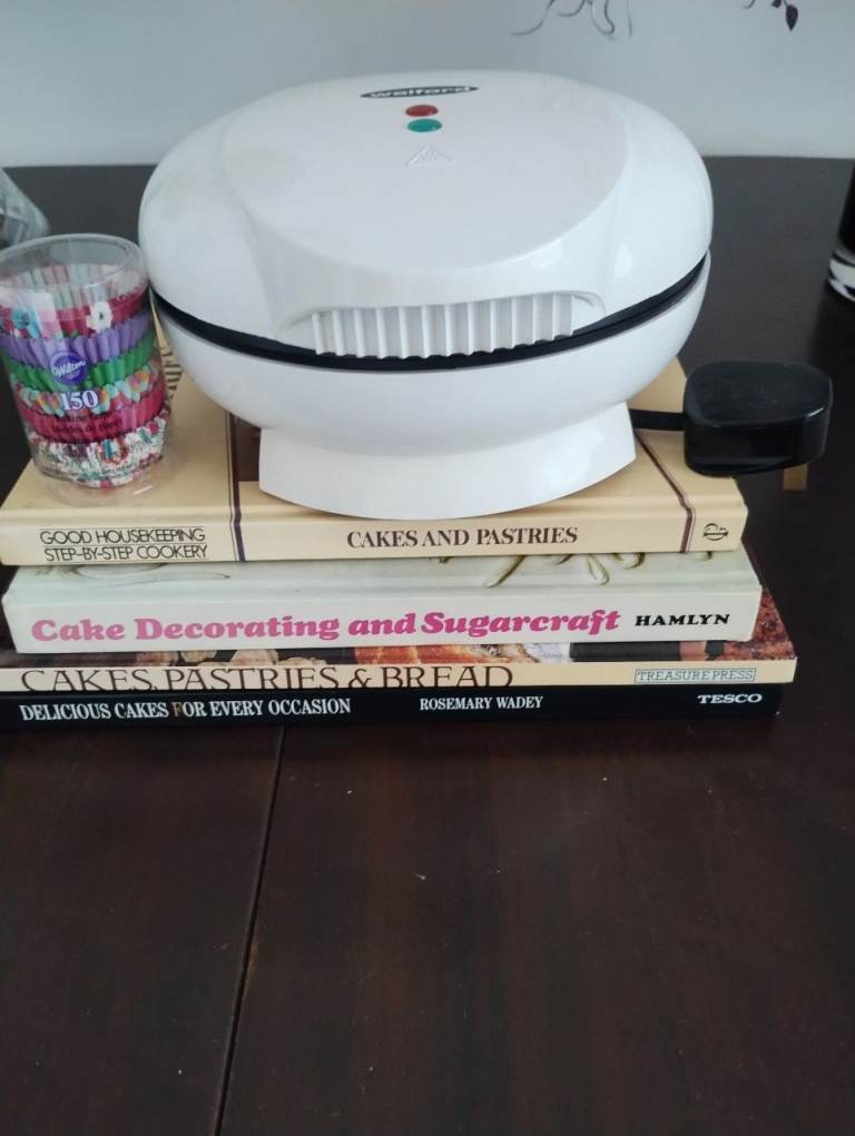 Walford Cupcake Maker - Good Condition, White