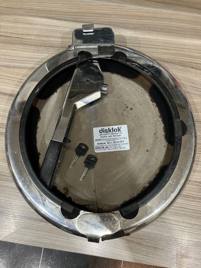 Disklok  Steering Wheel Lock - Small - with 2 x keys - Chrome Finish