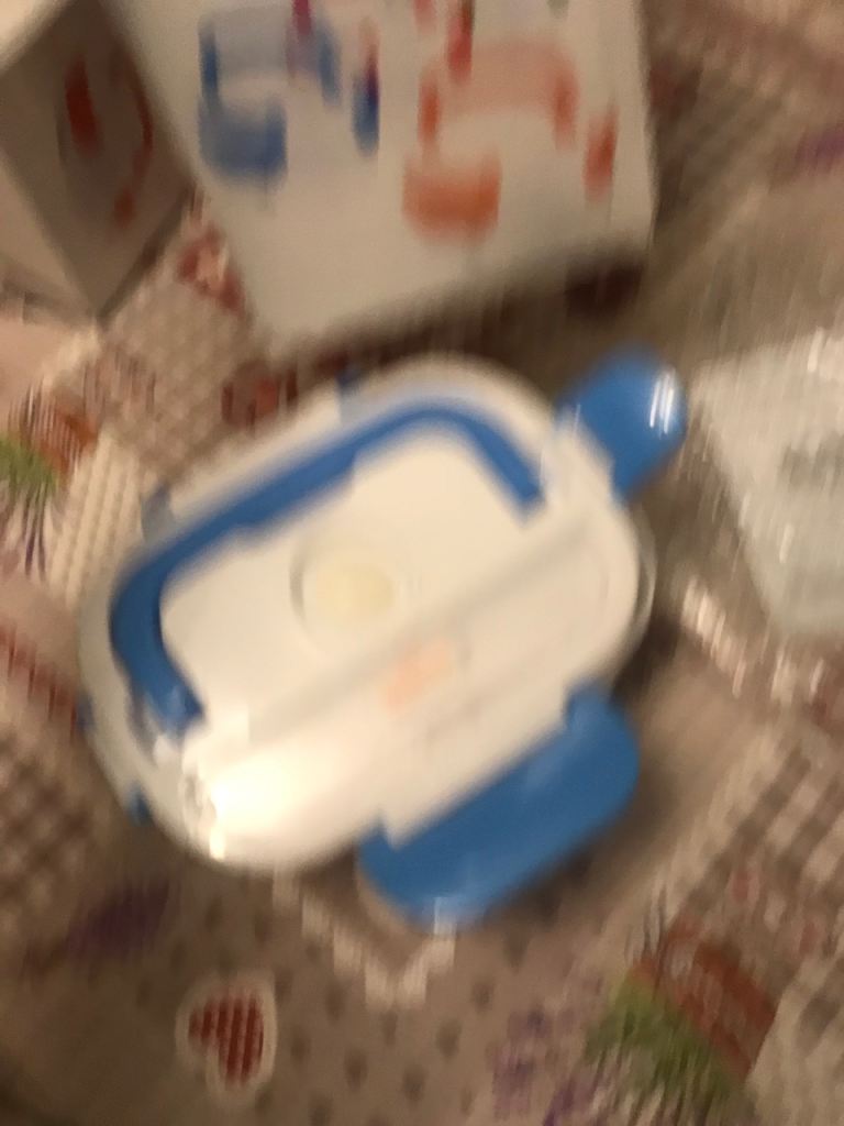 Electric lunch box to keep it warm 