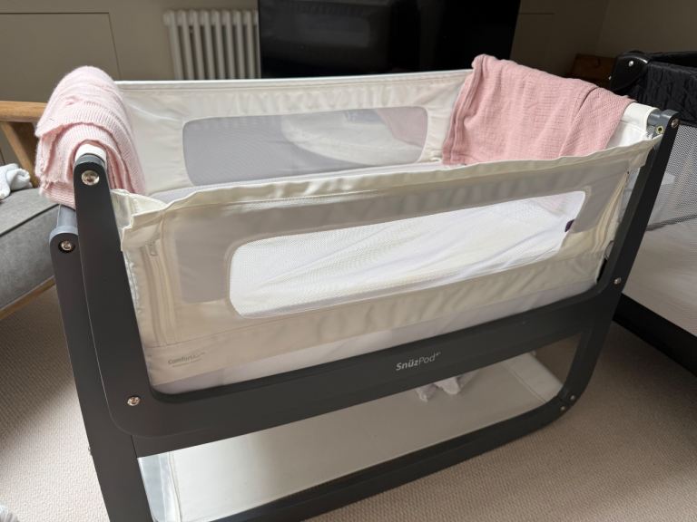 Snuz pod bed side cot 