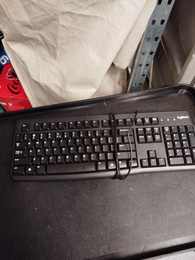 Logitech K120  Business Keyboard - Black,  QWERTY, works properly 