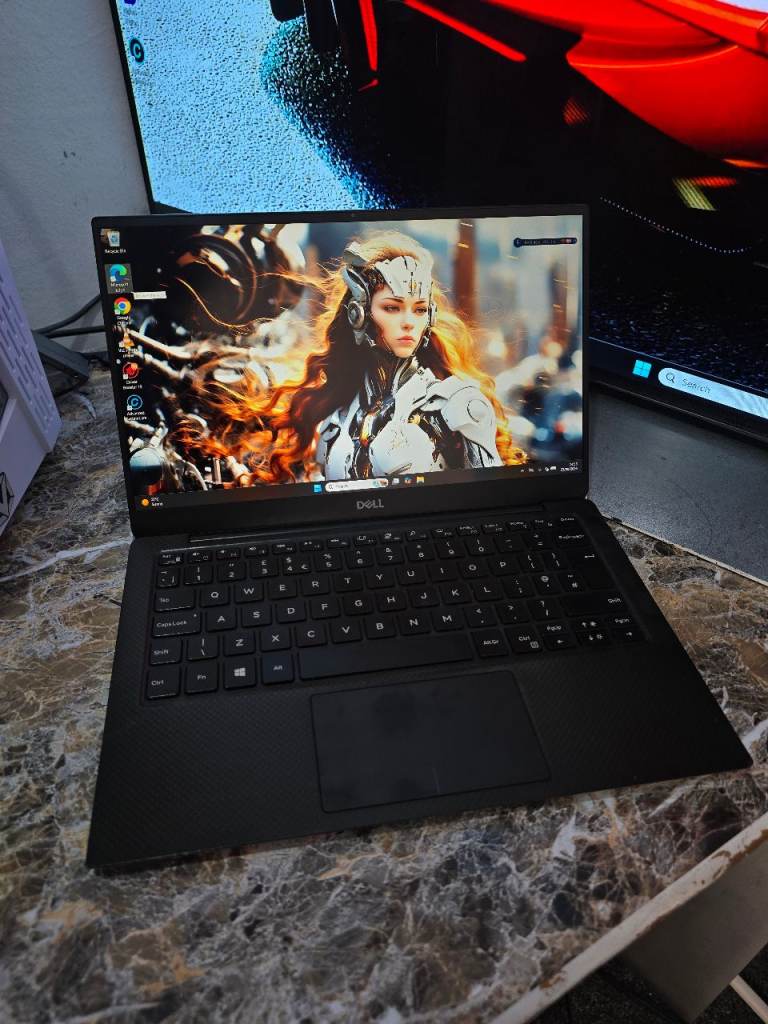 intel i5-10th gen Dell XPS 13 7390  premium Laptop, win 11, 8GB RAM ,256GB SSD