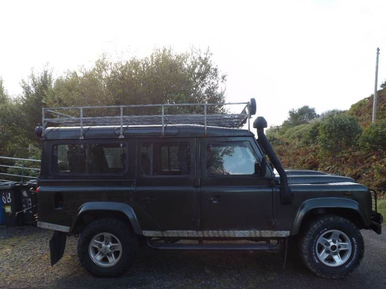 Land Rover Defender 110 County station wagon