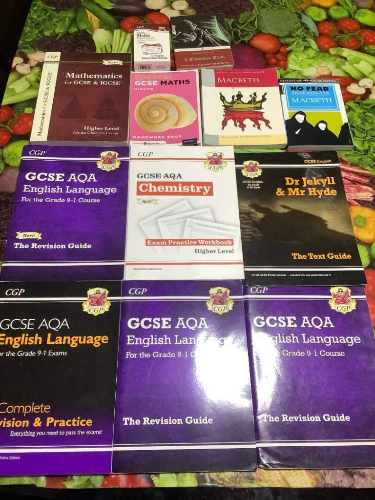 GCSE Books Bundle, 4 CD's stage 3/4, 3 Dictionaries English and French.