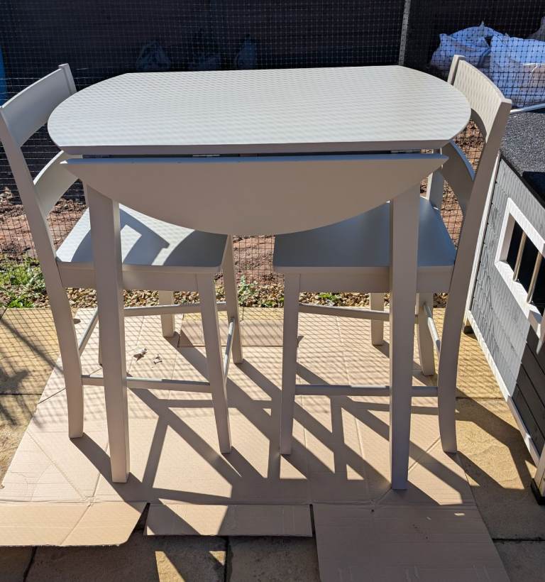 Extending Bar Table & 2 Chairs