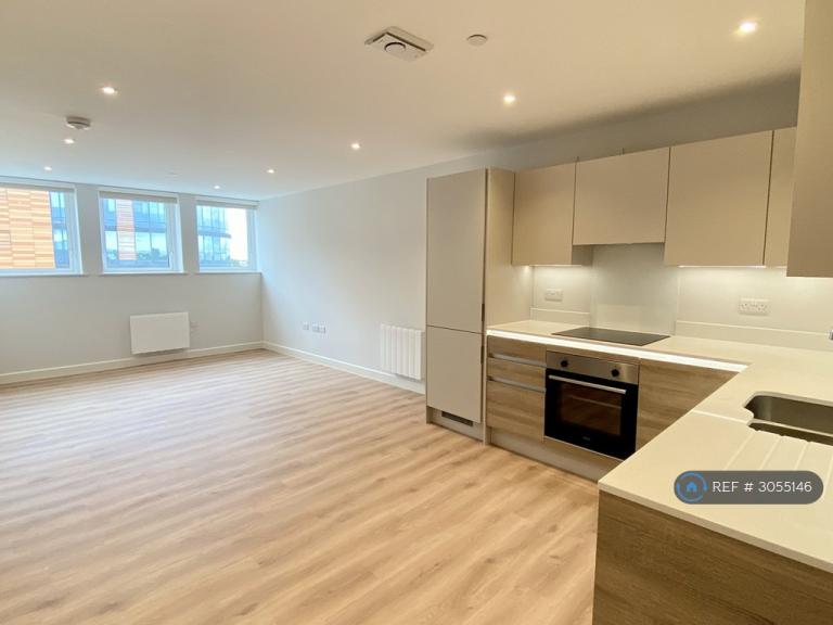 2 bedroom flat in Christchurch Road, Bournemouth, BH1 (2 bed) (#3055146)