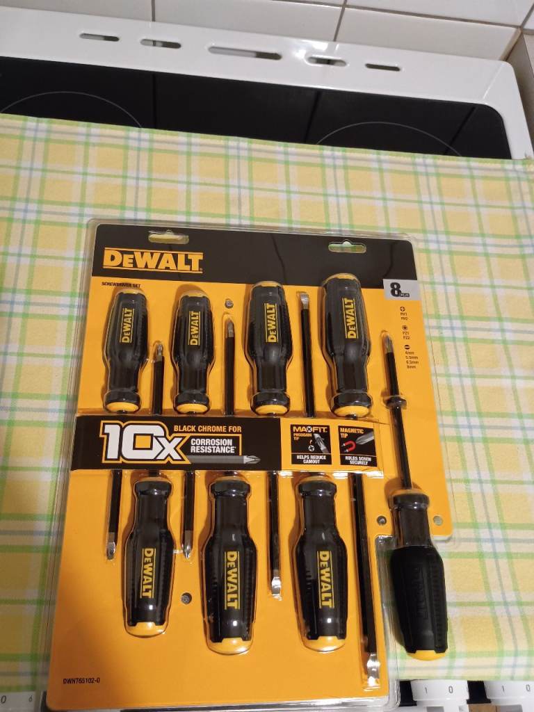 New DEWALT MAXFIT Screwdriver Set – 8 Piece Black Chrome