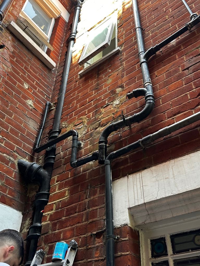 Emergency Plumber Fast Response! London - Plumbing, Heating & Bathrooms - 24/7 Availability