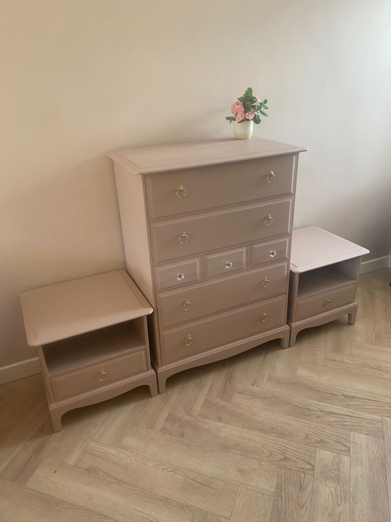 Chest of Drawers & Bedside Table Set (Stag Minstrel)