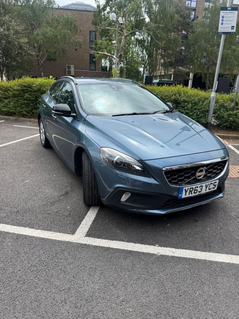 Volvo, V40, D2 Cross Country Lux Hatchback, 2013, Manual, 1.6 Diesel, 5 doors