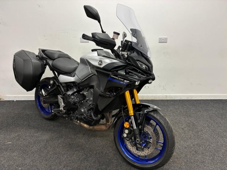 YAMAHA TRACER 9 GT ** PANNIERS - QUICK SHIFTER - OCTOBER 26 MOT **