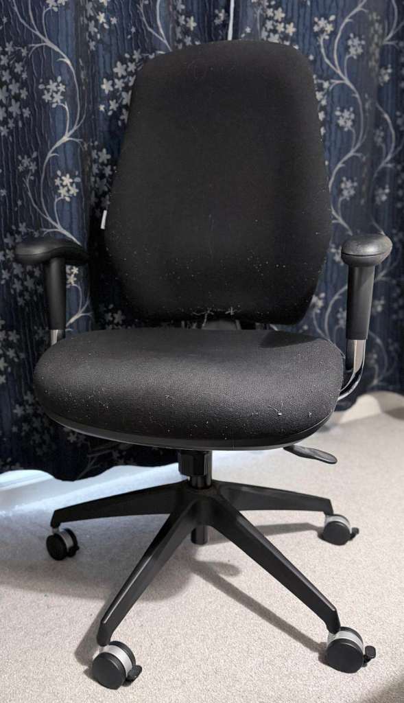 Black Office Chair with Armrests – Good Condition