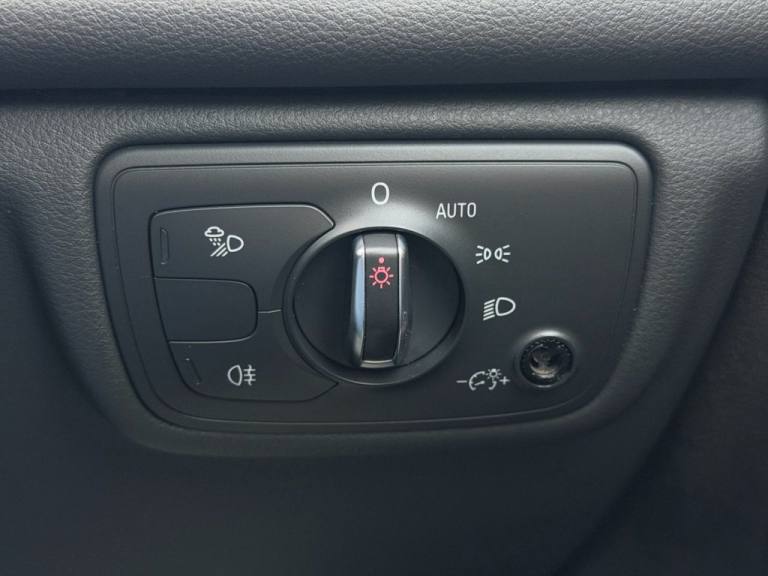 2015 Audi A6 Avant 2.0 TDI ultra Black Edition Estate 5dr Diesel S Tronic Euro 6 (s/s) (190 ps Es...