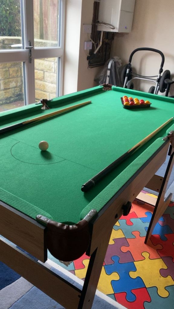 5.5ft foldable snooker/pool table