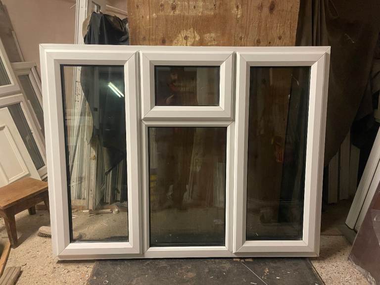 H 118 x W 152 cm - UPVC DOUBLE GLAZED WINDOW - CLEAR GLASS - GOOD CONDITION (REF: LJ188)