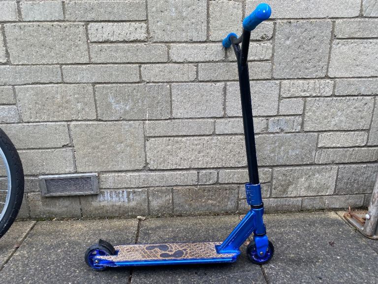 Two Bare Feet Child’s Scooter.