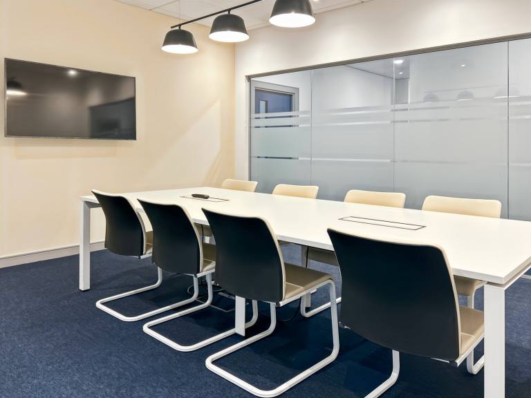 Belfast - BT12 5GH \ Customisable Large Office for Rent