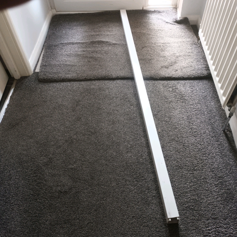 Electrical cable trunking 180cm long 5cm square section 