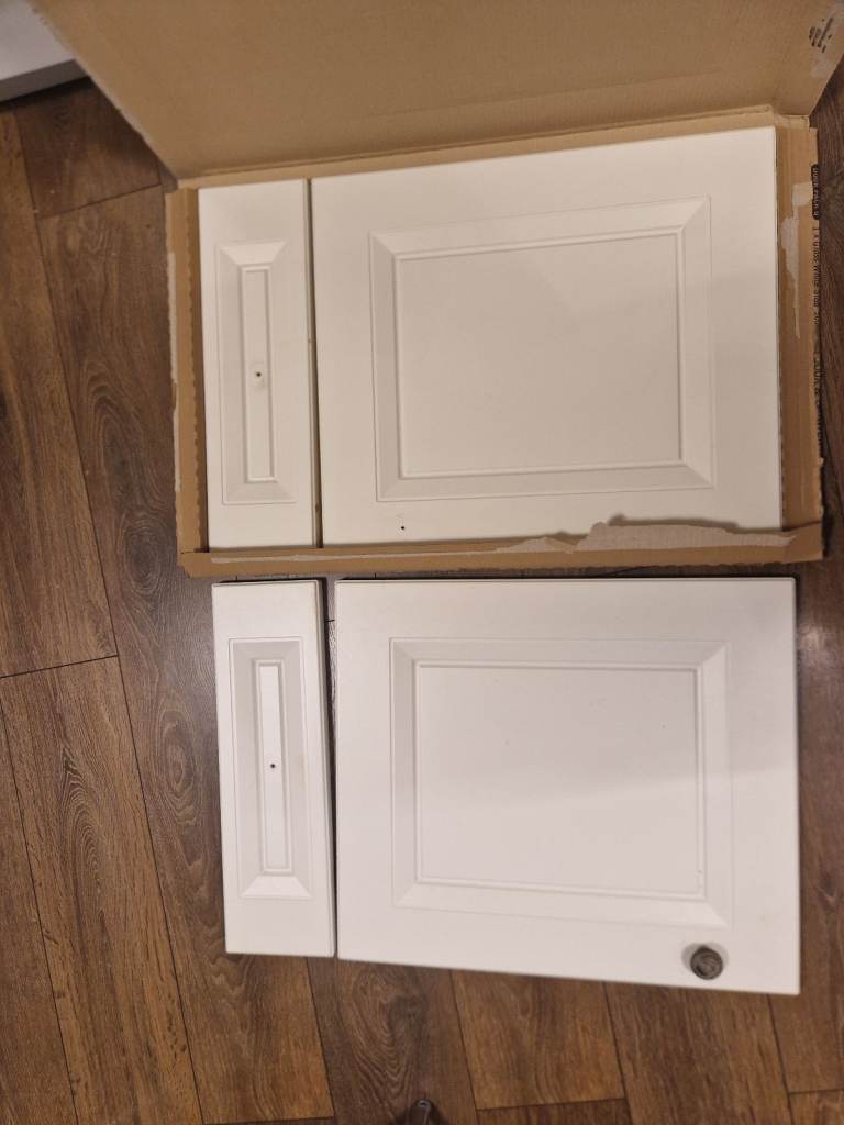 Magnet kitchen doors and drawers white 