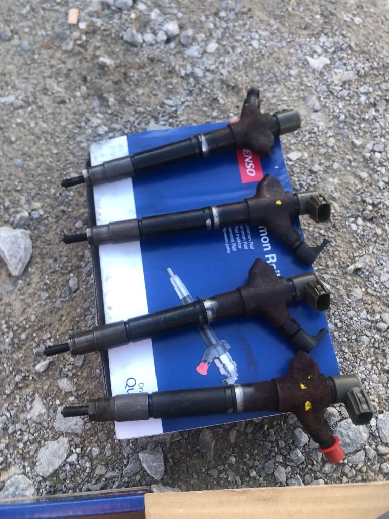Toyota avensis fuel injectors x 4  PRICE REDUCED 
