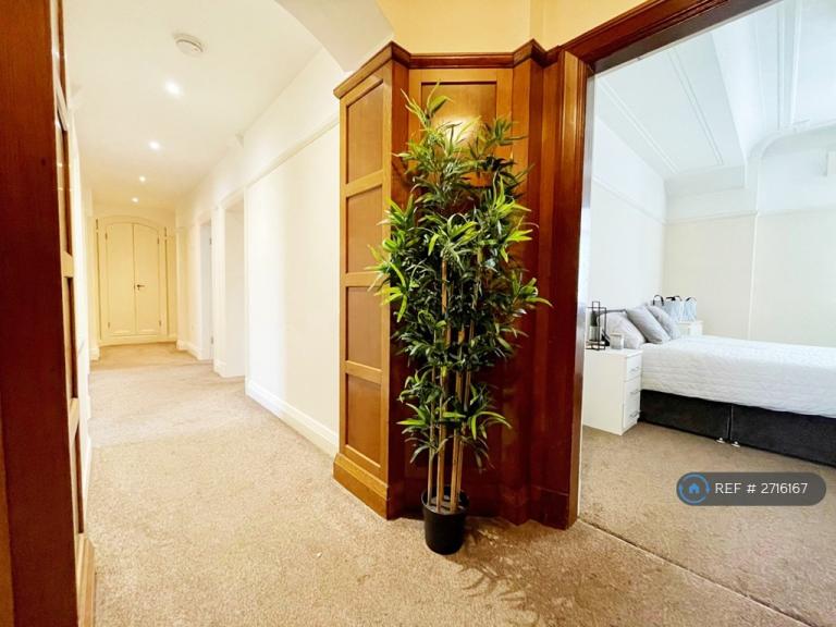 2 bedroom flat in Lord Street, Southport, PR8 (2 bed) (#2716167)