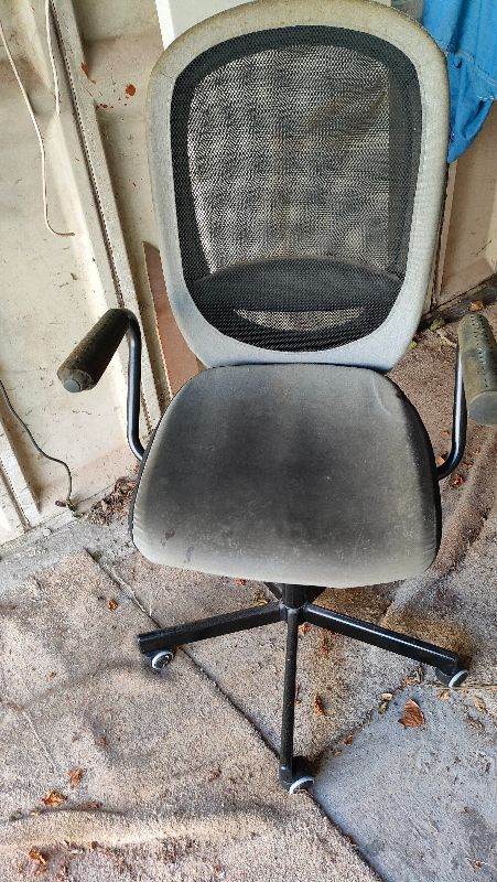 FREE to a good and understanding home a COMPUTER CHAIR