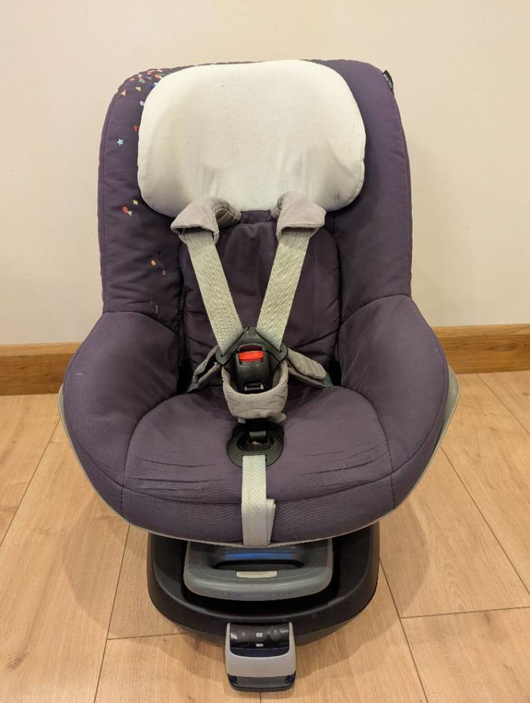Maxi-Cosi Pearl Car Seat & ISOFix Base – Good Condition