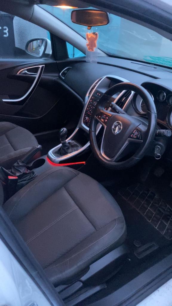 Vauxhall, ASTRA, Hatchback, 2013, Manual, 1686 (cc), 5 doors