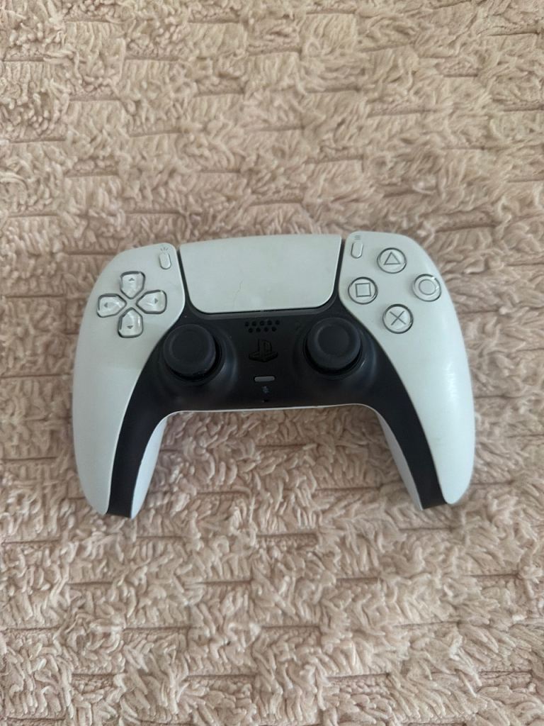 Sony PS5 DualSense Controller – White, Good Condition