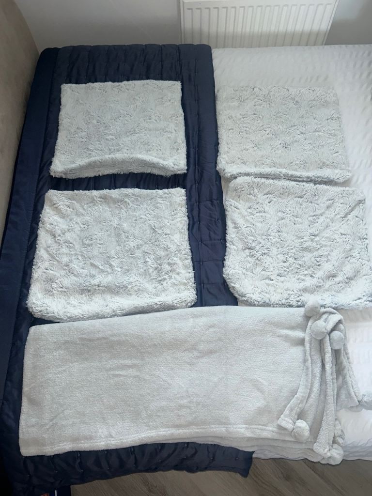 4x Grey Faux Fur Cushion Covers & Grey Pompom Throw 