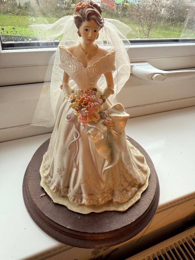 THE BRIDE stunning vintage collectors' Leonardo Collection figurine the Bride, from 1995