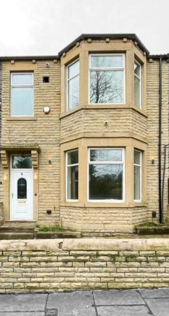 3 Bedrooms, Mid-Terrace House to Let