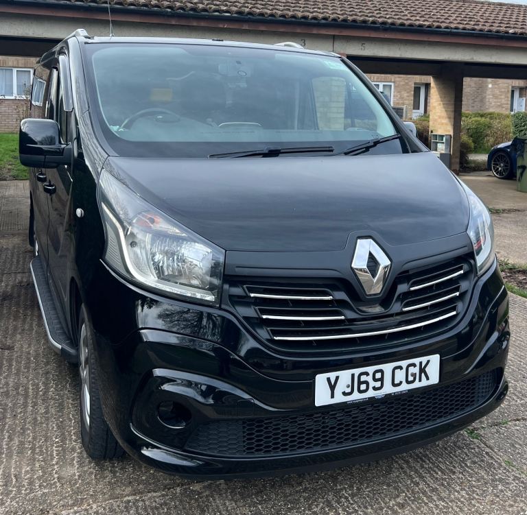 Renault traffic 9 seater minibus 