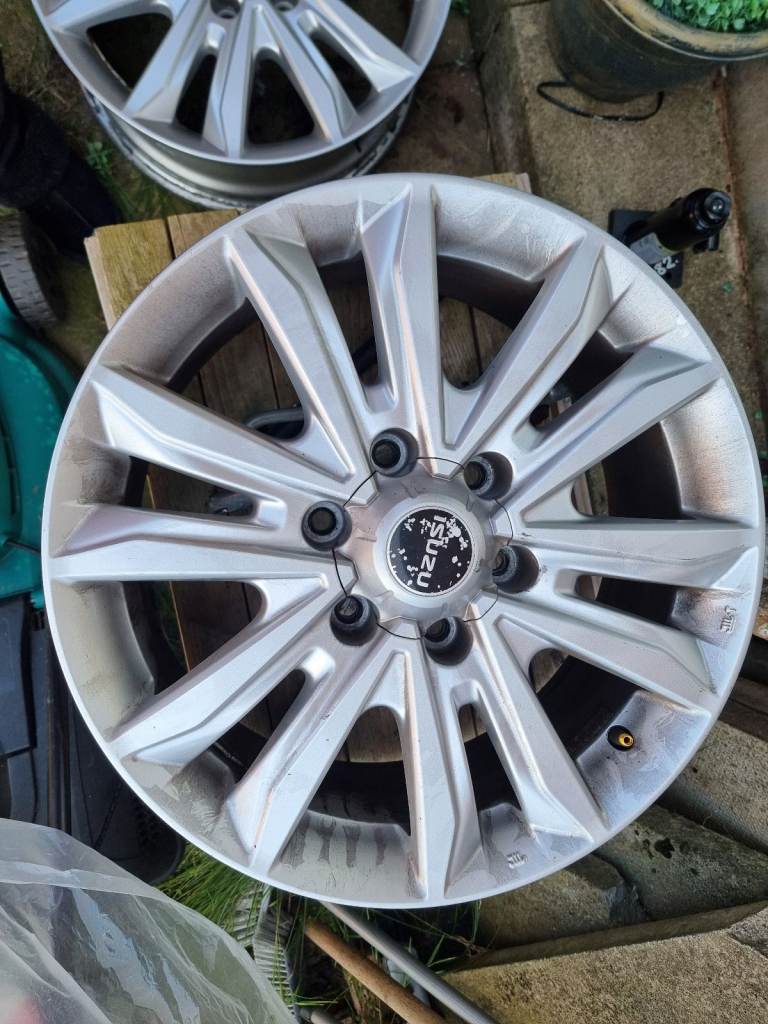 4 x 18" Alloy Wheels 