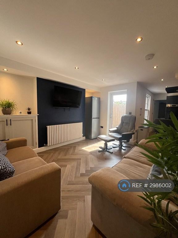 5 bedroom house in Harriet St, Cardiff, CF24 (5 bed) (#2986002)