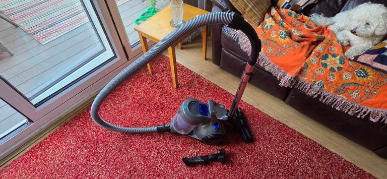 Russell Hobbs Cylinder Vacuum Cleaner with Attachments – Great Condition