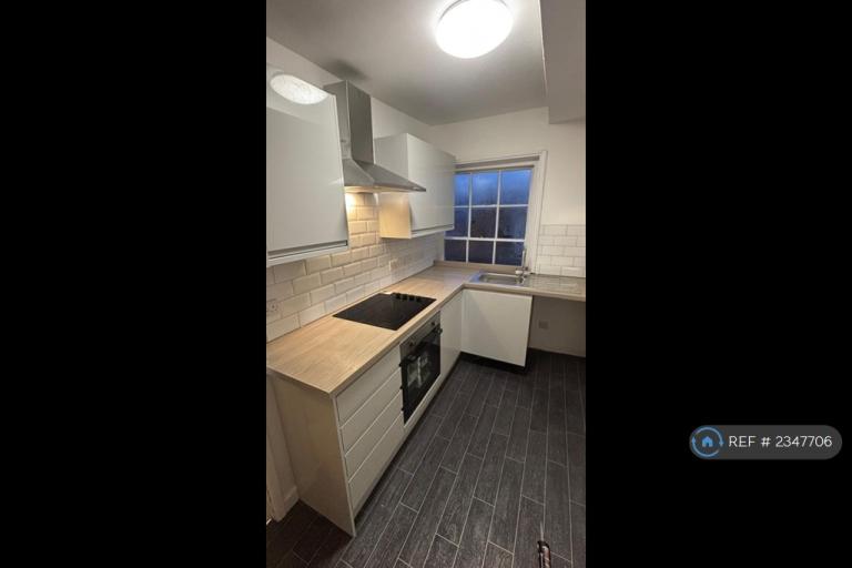 1 bedroom flat in Wellington Parade, Gloucester, GL1 (1 bed) (#2347706)