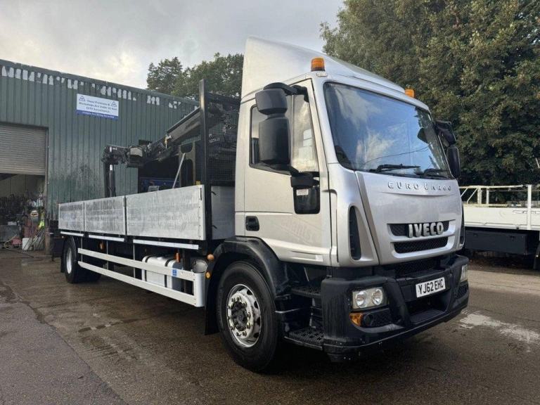 2013 IVECO EUROCARGO 180E25 CRANE VEHICLE