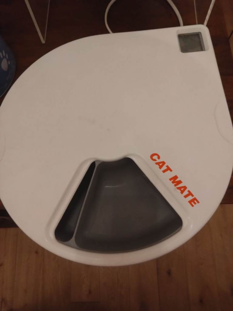 Cat Mate - cat feeder