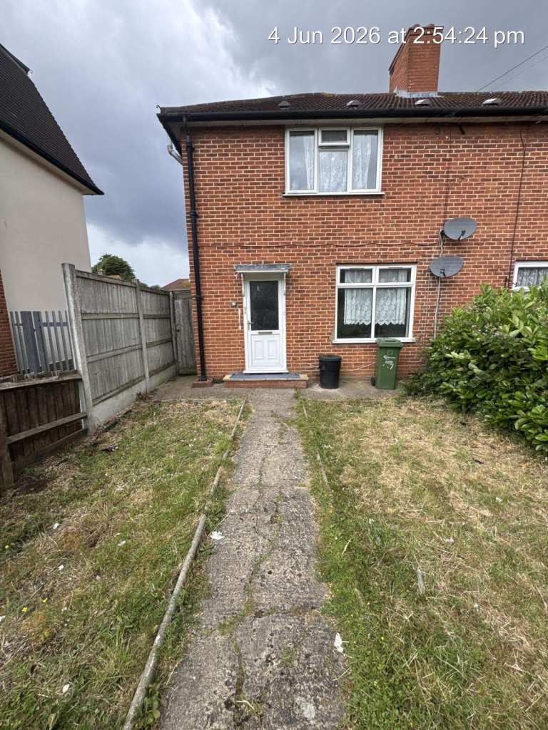 SPACIOUS 4 BED ROOM HOUSE IN DAGENHAM ON BECONTREE AVENUE