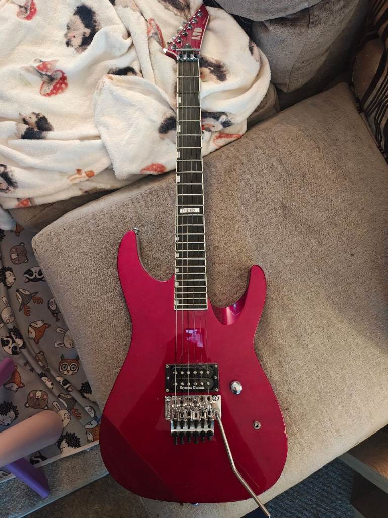 Complete Metal / Rock Rig: ESP LTD M-1 Custom '87 Candy Apple Red + Peavey Vypyr VIP 2 Amp
