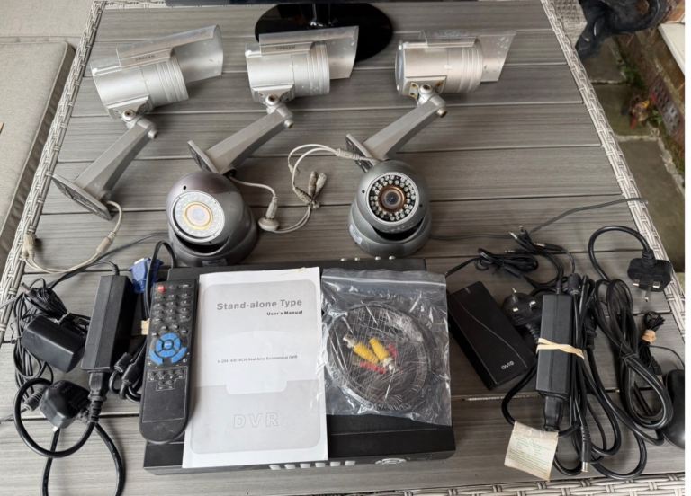 8 Channel Digital Video Recorder CCTV - 1TB HD  & 5 Cameras and a 21” monitor