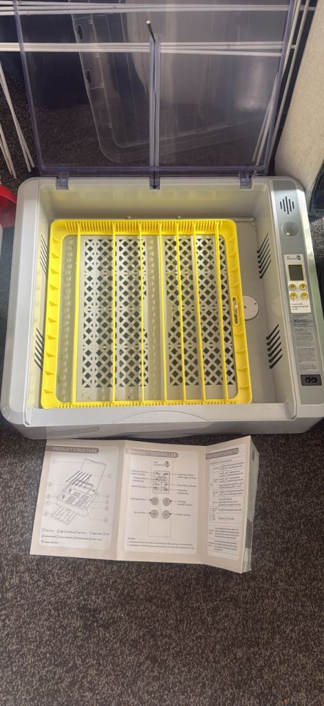 Bird egg incubator 