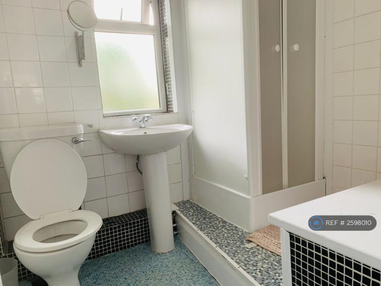 3 bedroom house in Wollaton Road, Nottingham, NG8 (3 bed) (#2598010)