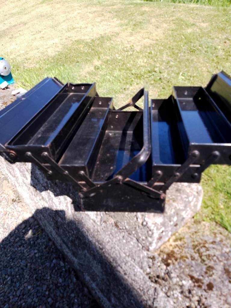  Black Metal Cantilever Toolbox – Good Condition