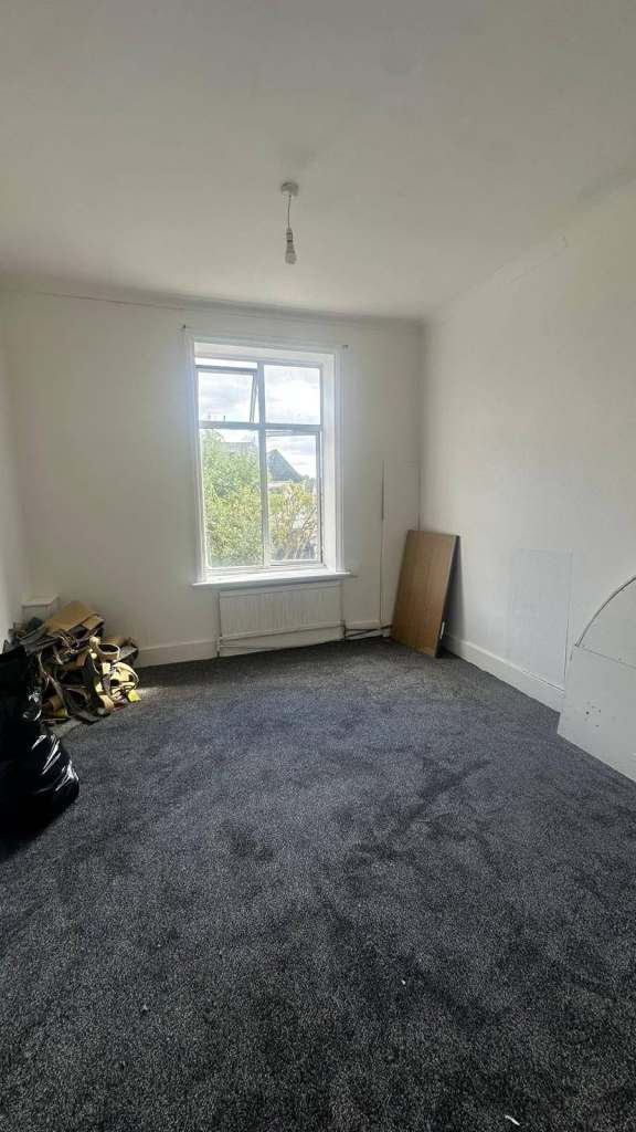 Spacious 3-Bedroom First-Floor Flat – IG3 