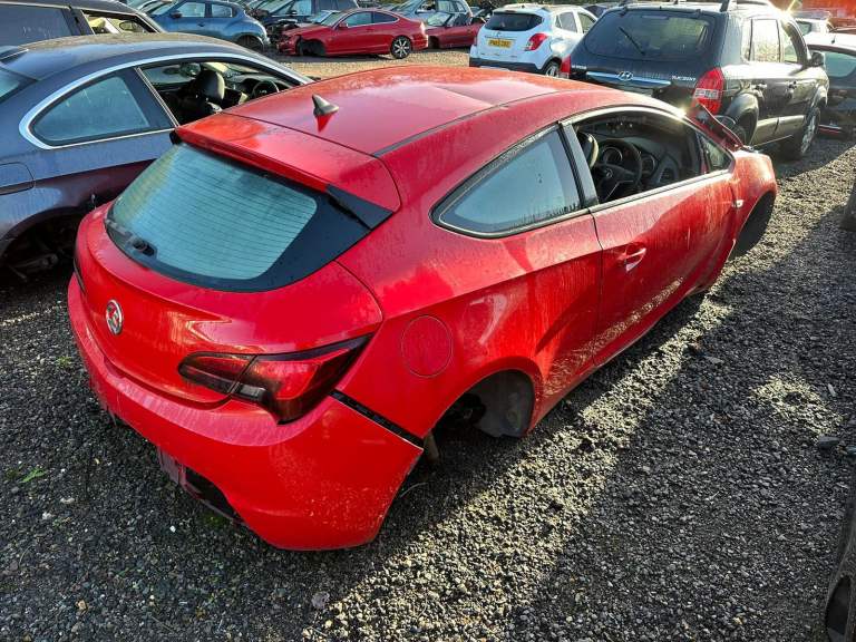 2013 VAUXHALL GTC RED BREAKING SPARES PARTS