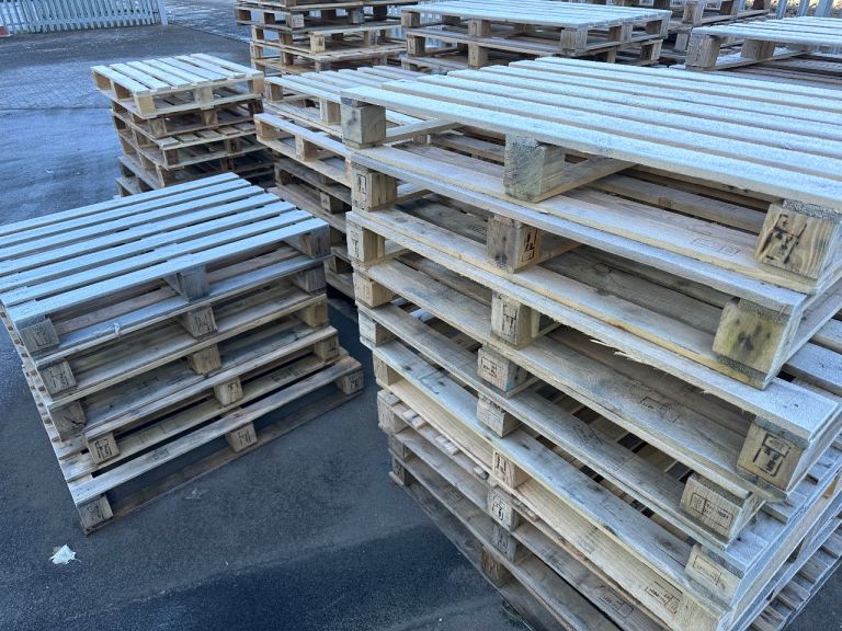 Free quality wooden pallets available for pickup in Livingston EH54