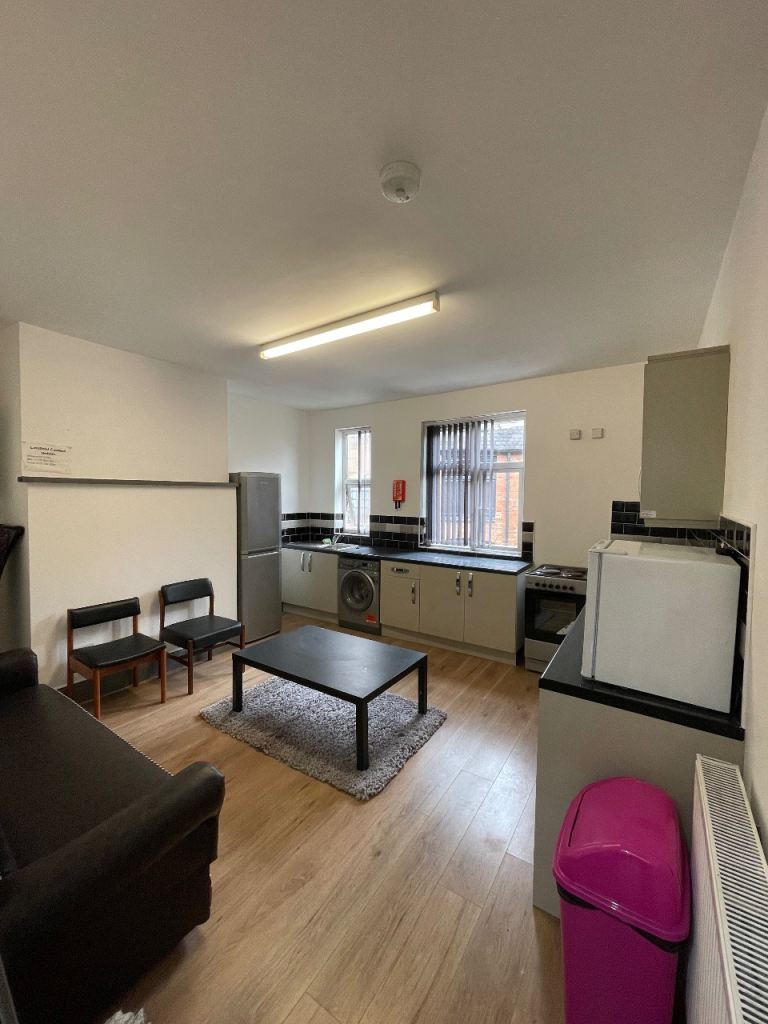 Student/Professional let Sharing accommodation 